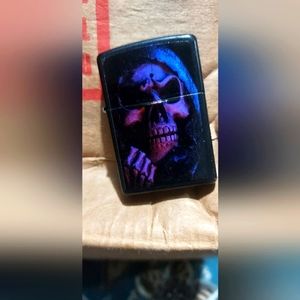 COPY - Zippo skull lighter
